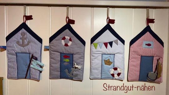 Strandhäuser an der Küchenwand – maritime Stofflichkeiten…